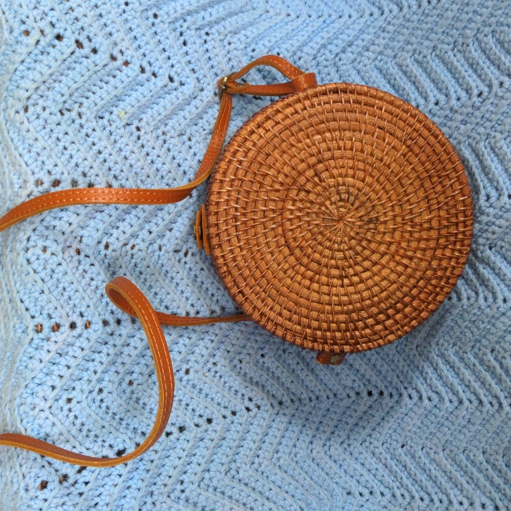Woven Rattan Circular Bag - Picture 4 of 4
